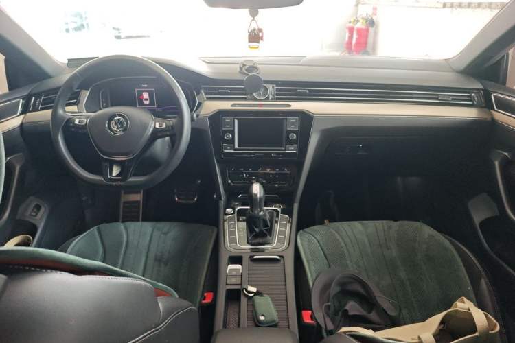 Used Volkswagen FAW-Volkswagen CC 2020 330TSI Huayan Edition China VI Standard Center Console