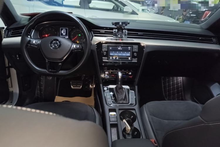 Used Volkswagen FAW-Volkswagen CC 2020 330TSI Huayan Edition China VI Standard Center Console