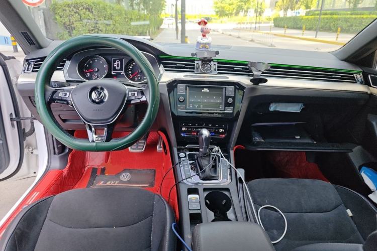 Used Volkswagen FAW-Volkswagen CC 2020 330TSI Huayan Edition China VI Standard Center Console
