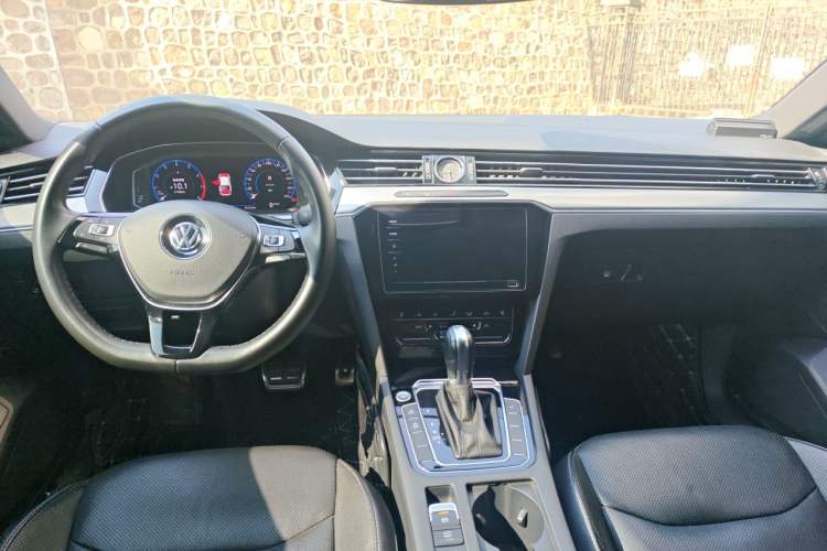 Used Volkswagen FAW-Volkswagen CC 2020 330TSI Glamour Edition China VI Standard Center Console