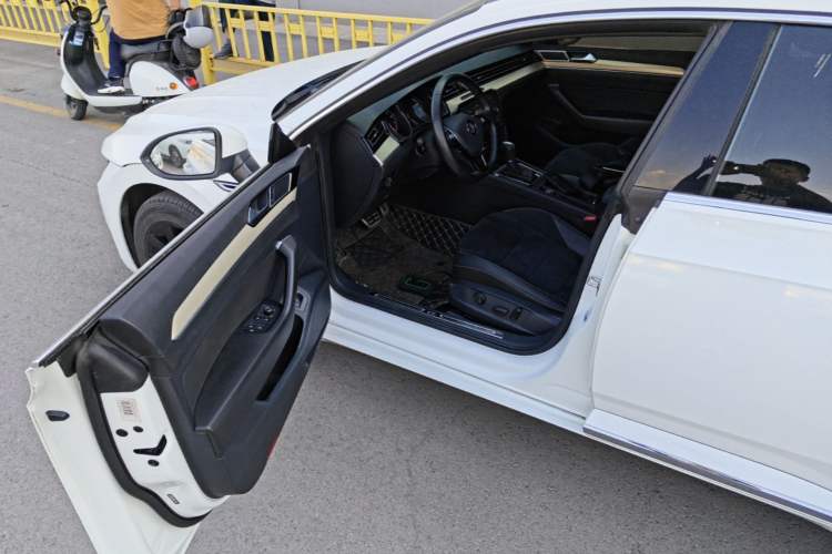 Used Volkswagen FAW-Volkswagen CC 2020 330TSI Huayan Edition China VI Standard Driver Seat