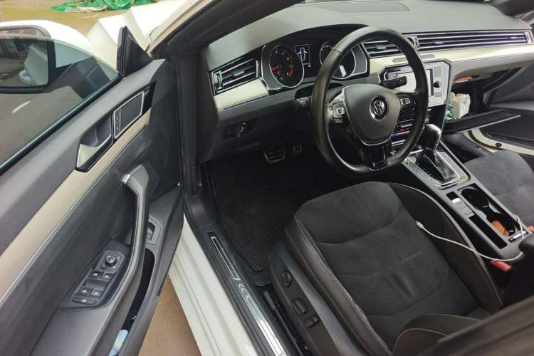 Used Volkswagen FAW-Volkswagen CC 2020 330TSI Huayan Edition China VI Standard Driver Seat