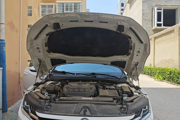 Used Volkswagen FAW-Volkswagen CC 2020 330TSI Glamour Edition China VI Standard Engine Bay