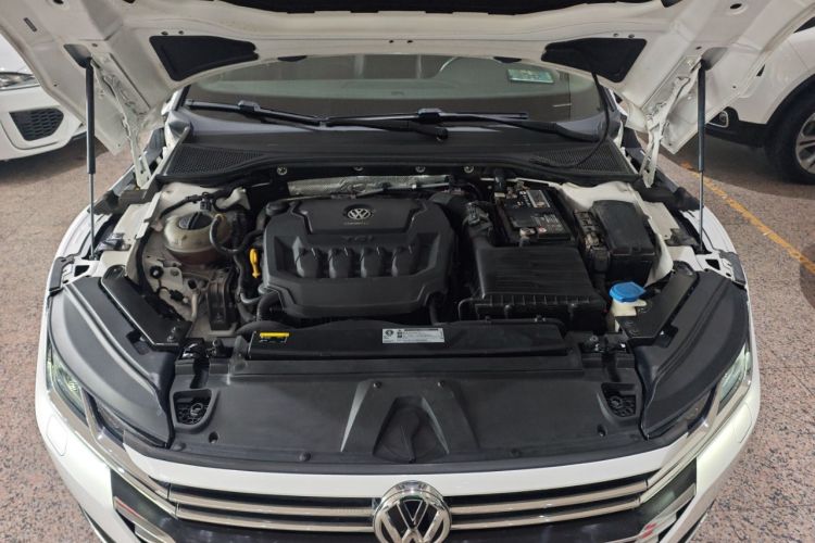 Used Volkswagen FAW-Volkswagen CC 2020 330TSI Glamour Edition China VI Standard Engine Bay