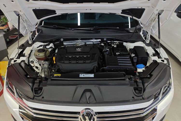 Used Volkswagen FAW-Volkswagen CC 2020 330TSI Huayan Edition China VI Standard Engine Bay
