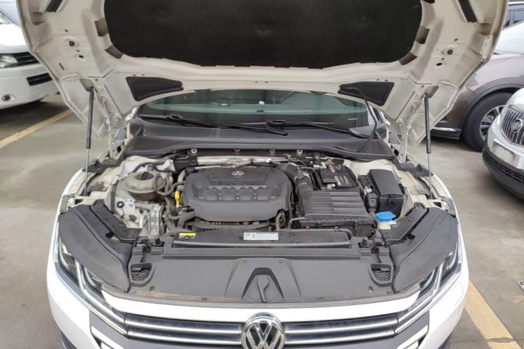 Used Volkswagen FAW-Volkswagen CC 2020 330TSI Glamour Edition China VI Standard Engine Bay