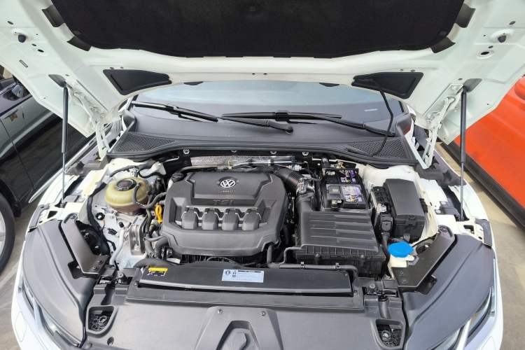 Used Volkswagen FAW-Volkswagen CC 2020 330TSI Glamour Edition China VI Standard Engine Bay