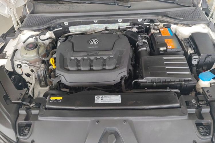 Used Volkswagen FAW-Volkswagen CC 2020 330TSI Huayan Edition China VI Standard Engine Bay