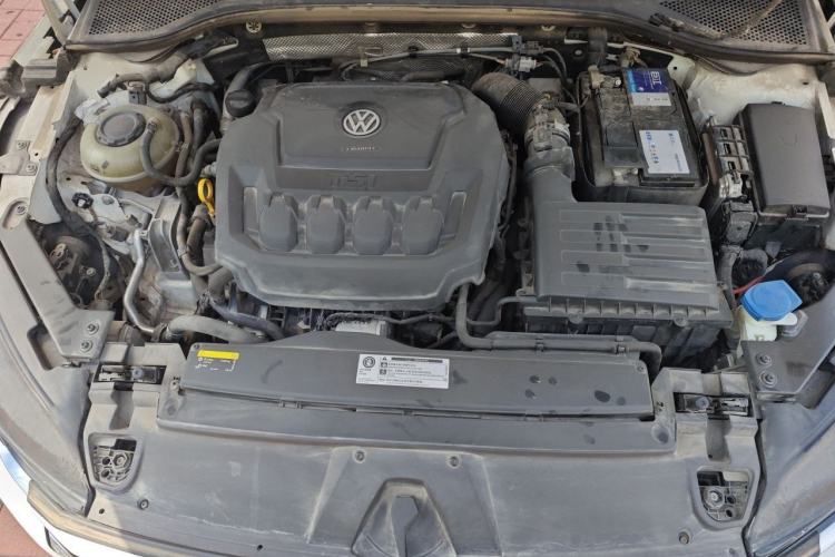 Used Volkswagen FAW-Volkswagen CC 2020 330TSI Glamour Edition China VI Standard Engine Bay