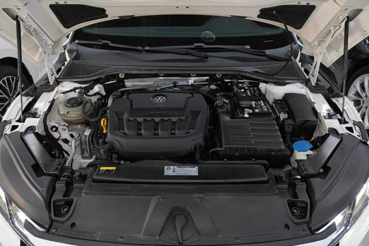 Used Volkswagen FAW-Volkswagen CC 2020 330TSI Glamour Edition China VI Standard Engine Bay