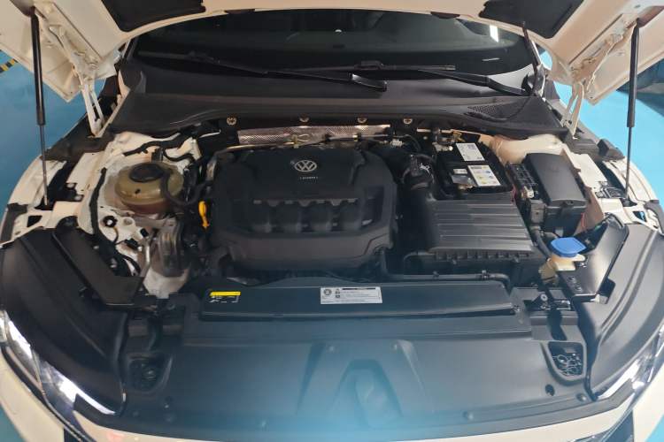 Used Volkswagen FAW-Volkswagen CC 2020 330TSI Glamour Edition China VI Standard Engine Bay