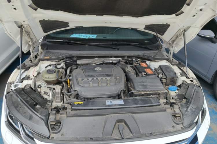 Used Volkswagen FAW-Volkswagen CC 2020 330TSI Glamour Edition China VI Standard Engine Bay