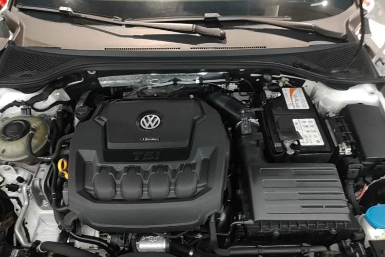 Used Volkswagen FAW-Volkswagen CC 2020 330TSI Glamour Edition China VI Standard Engine Bay