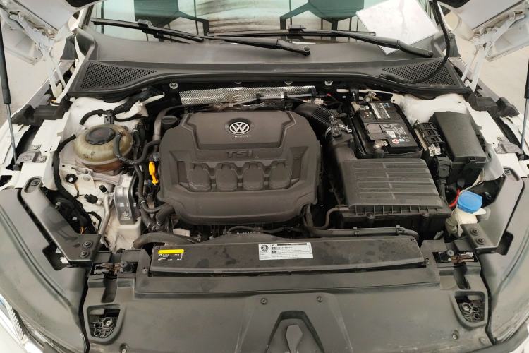 Used Volkswagen FAW-Volkswagen CC 2020 330TSI Huayan Edition China VI Standard Engine Bay