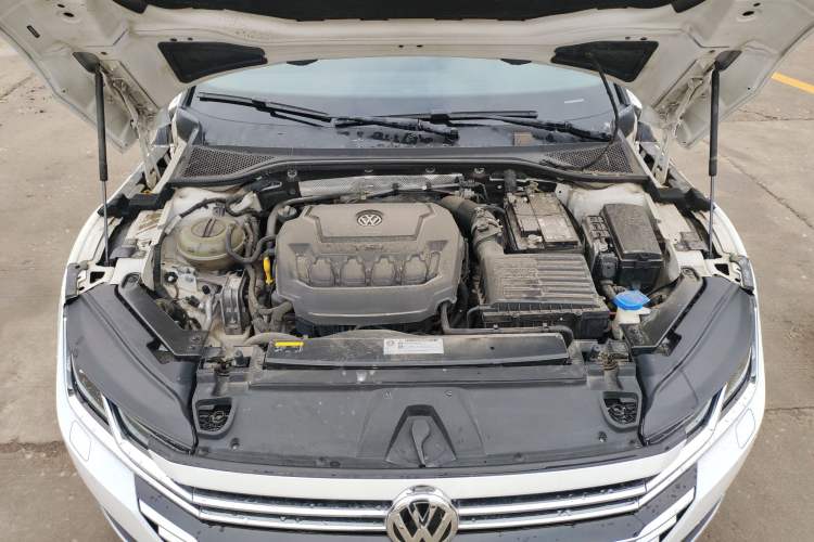 Used Volkswagen FAW-Volkswagen CC 2020 330TSI Glamour Edition China VI Standard Engine Bay