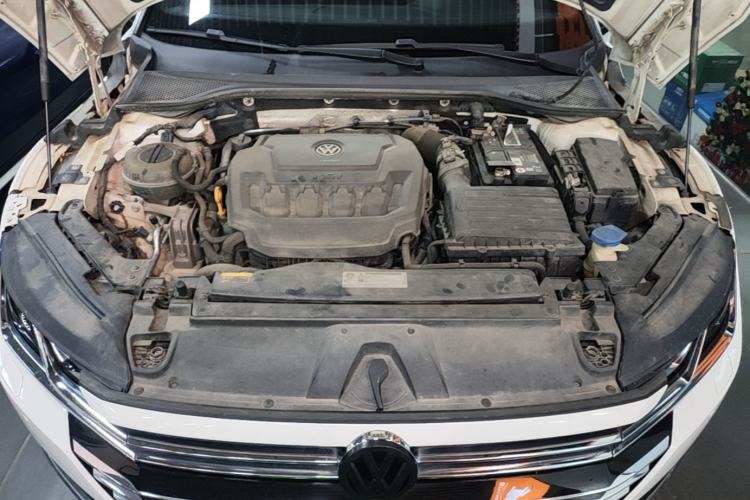 Used Volkswagen FAW-Volkswagen CC 2020 330TSI Glamour Edition China VI Standard Engine Bay