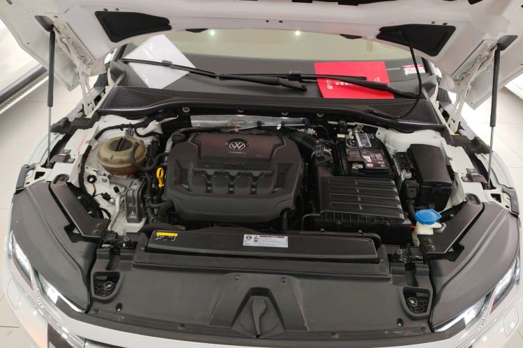 Used Volkswagen FAW-Volkswagen CC 2020 330TSI Glamour Edition China VI Standard Engine Bay