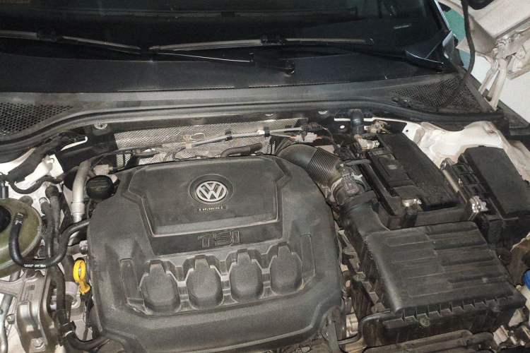 Used Volkswagen FAW-Volkswagen CC 2020 330TSI Glamour Edition China VI Standard Engine Bay