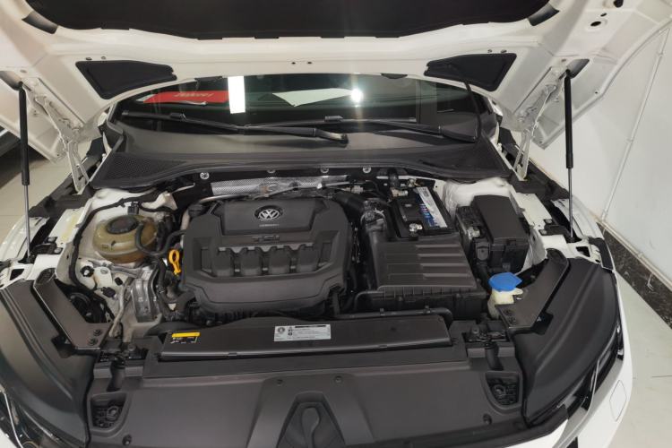 Used Volkswagen FAW-Volkswagen CC 2020 330TSI Glamour Edition China VI Standard Engine Bay