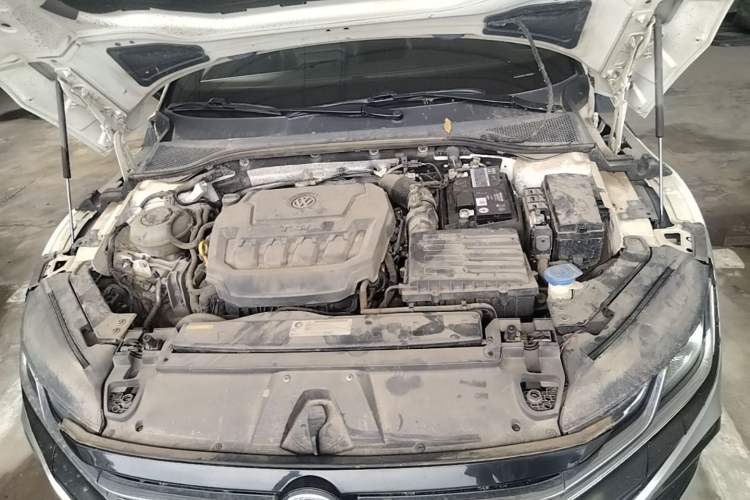 Used Volkswagen FAW-Volkswagen CC 2020 330TSI Glamour Edition China VI Standard Engine Bay
