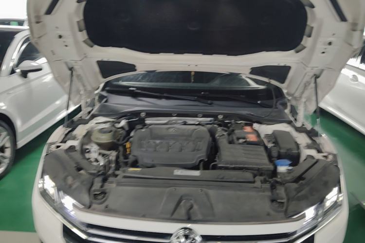 Used Volkswagen FAW-Volkswagen CC 2020 330TSI Glamour Edition China VI Standard Engine Bay