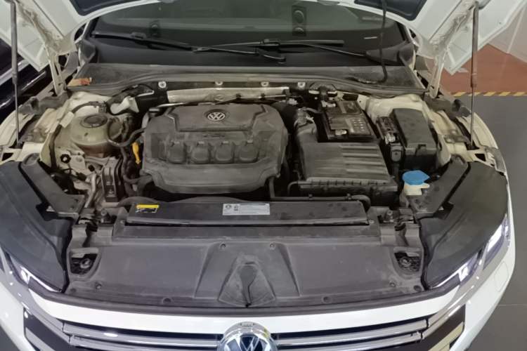 Used Volkswagen FAW-Volkswagen CC 2020 330TSI Glamour Edition China VI Standard Engine Bay