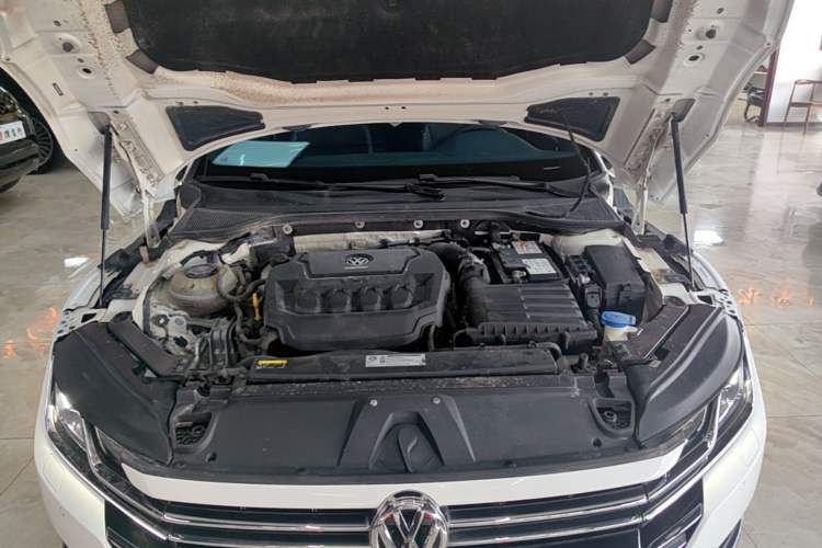 Used Volkswagen FAW-Volkswagen CC 2020 330TSI Glamour Edition China VI Standard Engine Bay