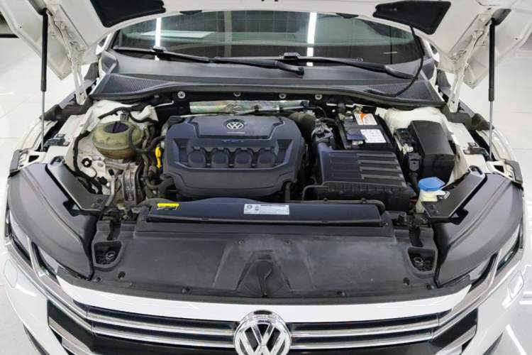 Used Volkswagen FAW-Volkswagen CC 2020 330TSI Glamour Edition China VI Standard Engine Bay