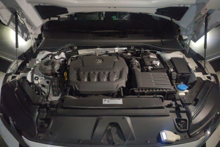 Used Volkswagen FAW-Volkswagen CC 2020 330TSI Glamour Edition China VI Standard Engine Bay