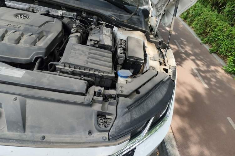 Used Volkswagen FAW-Volkswagen CC 2020 330TSI Huayan Edition China VI Standard Engine Bay Left