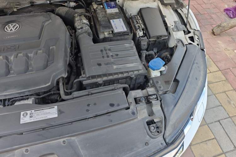 Used Volkswagen FAW-Volkswagen CC 2020 330TSI Glamour Edition China VI Standard Engine Bay Left