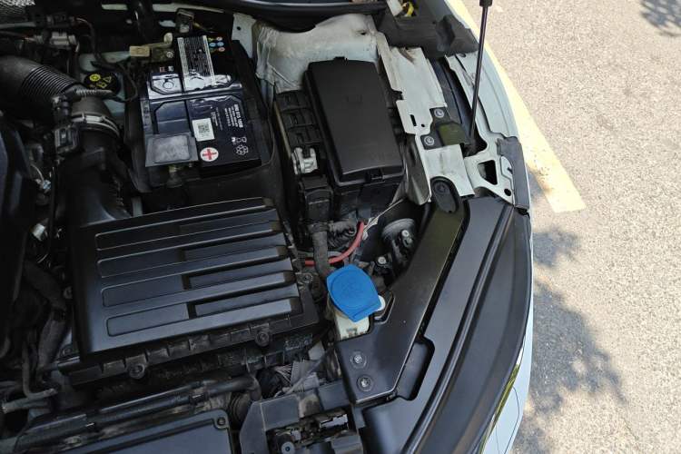 Used Volkswagen FAW-Volkswagen CC 2020 330TSI Glamour Edition China VI Standard Engine Bay Left