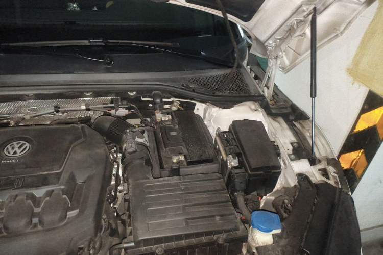 Used Volkswagen FAW-Volkswagen CC 2020 330TSI Glamour Edition China VI Standard Engine Bay Left