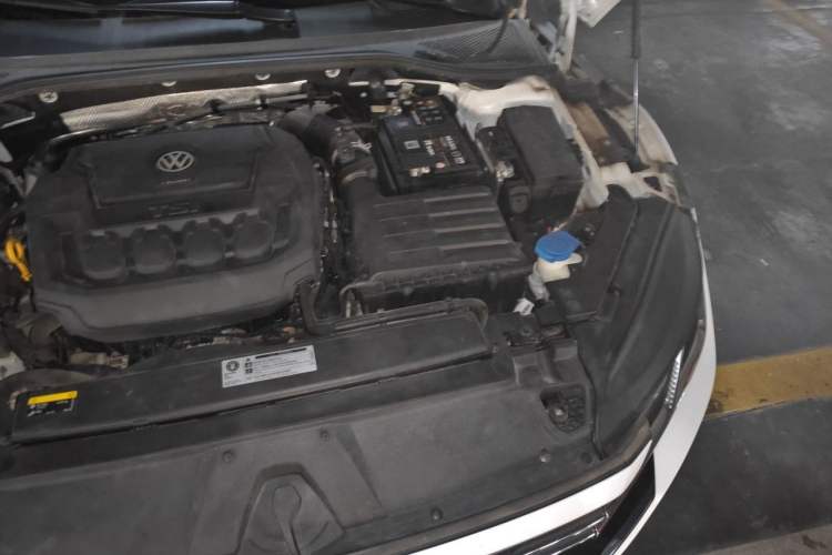 Used Volkswagen FAW-Volkswagen CC 2020 330TSI Huayan Edition China VI Standard Engine Bay Left