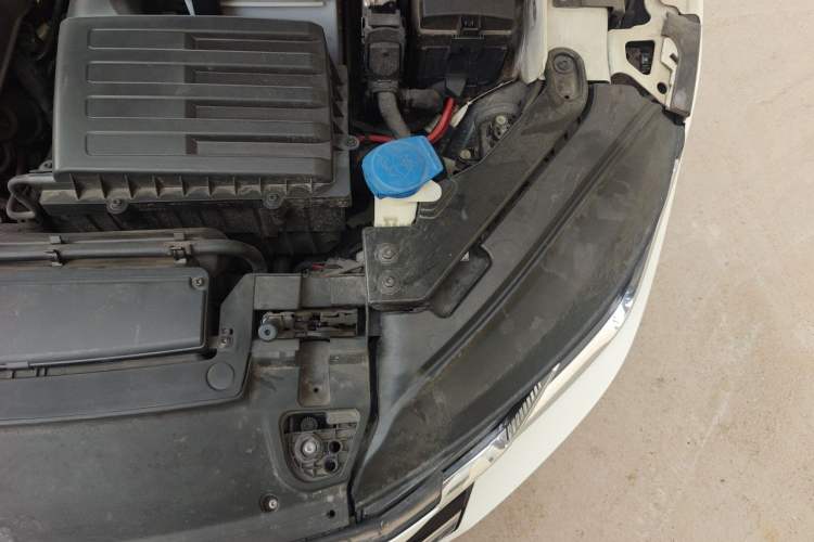 Used Volkswagen FAW-Volkswagen CC 2020 330TSI Huayan Edition China VI Standard Engine Bay Left