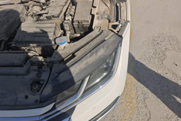 Used Volkswagen FAW-Volkswagen CC 2020 330TSI Huayan Edition China VI Standard Engine Bay Left