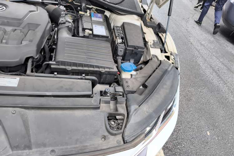Used Volkswagen FAW-Volkswagen CC 2020 330TSI Huayan Edition China VI Standard Engine Bay Left