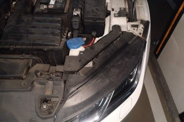 Used Volkswagen FAW-Volkswagen CC 2020 330TSI Glamour Edition China VI Standard Engine Bay Left