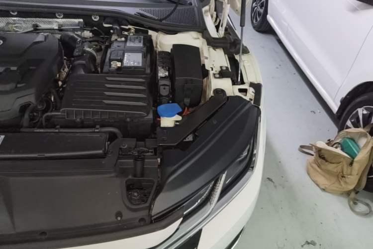 Used Volkswagen FAW-Volkswagen CC 2020 330TSI Huayan Edition China VI Standard Engine Bay Left