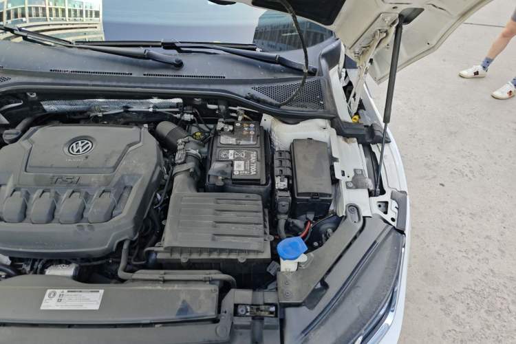 Used Volkswagen FAW-Volkswagen CC 2020 330TSI Huayan Edition China VI Standard Engine Bay Left