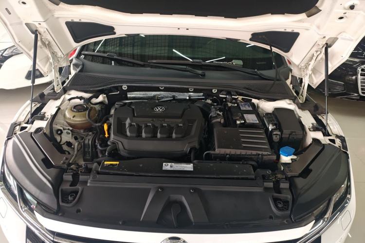 Used Volkswagen FAW-Volkswagen CC 2020 330TSI Glamour Edition China VI Standard Engine Bay