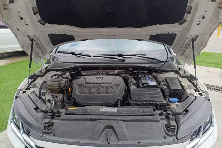 Used Volkswagen FAW-Volkswagen CC 2020 330TSI Glamour Edition China VI Standard Engine Bay