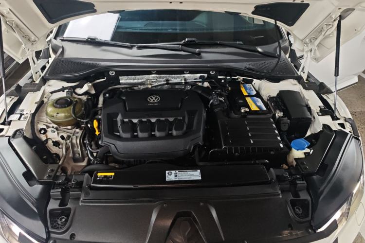 Used Volkswagen FAW-Volkswagen CC 2020 330TSI Glamour Edition China VI Standard Engine Bay