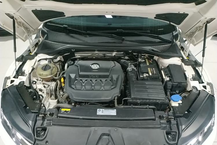 Used Volkswagen FAW-Volkswagen CC 2020 330TSI Glamour Edition China VI Standard Engine Bay