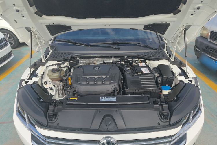 Used Volkswagen FAW-Volkswagen CC 2020 330TSI Huayan Edition China VI Standard Engine Bay