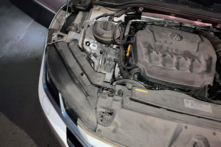 Used Volkswagen FAW-Volkswagen CC 2020 330TSI Glamour Edition China VI Standard Engine Bay Right