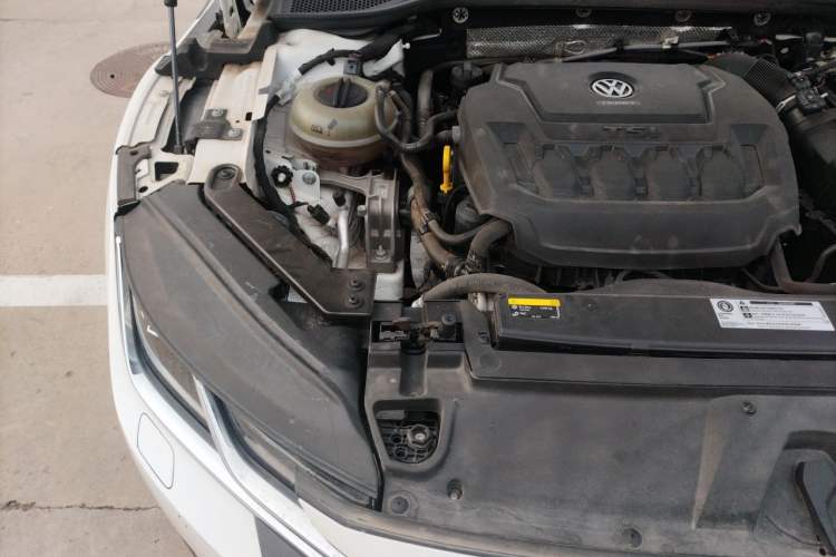 Used Volkswagen FAW-Volkswagen CC 2020 330TSI Glamour Edition China VI Standard Engine Bay Right