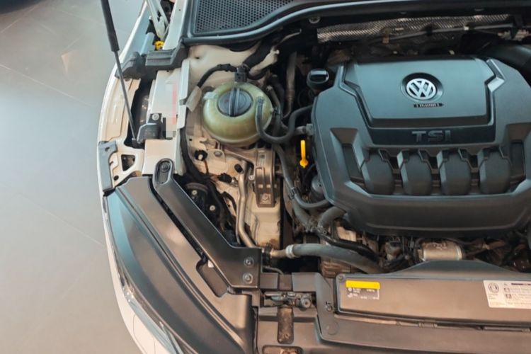 Used Volkswagen FAW-Volkswagen CC 2020 330TSI Glamour Edition China VI Standard Engine Bay Right