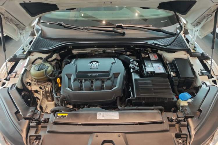 Used Volkswagen FAW-Volkswagen CC 2020 330TSI Glamour Edition China VI Standard Engine Bay
