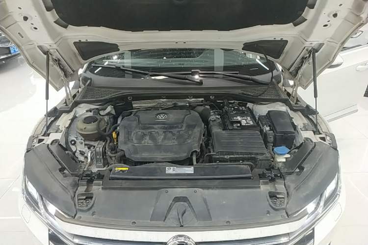 Used Volkswagen FAW-Volkswagen CC 2020 330TSI Glamour Edition China VI Standard Engine Bay